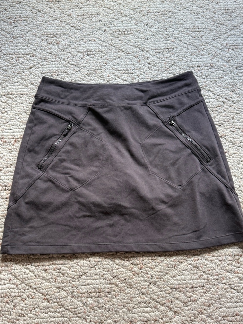 Athleta Trailside Skort with Diagonal Zip Pockets